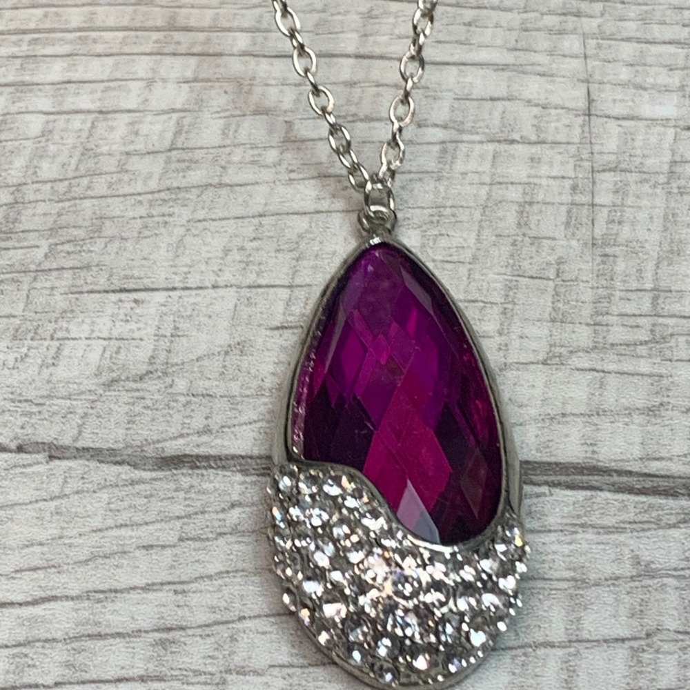 Magenta Teardrop Rhinestone Pendant Necklace Silver Tone 26 Inch Chain